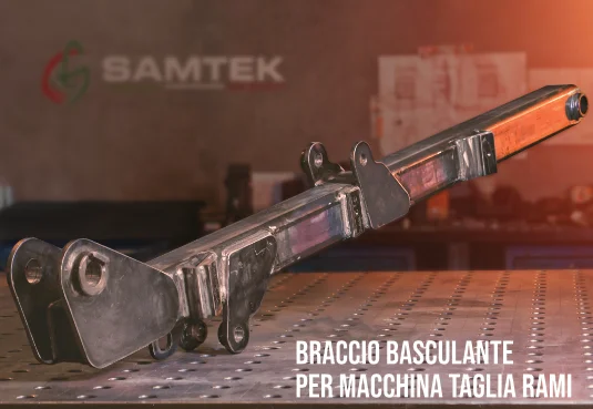 lavorazioni lamera e carpenteria metallica: braccio basculante per macchian taglia rami